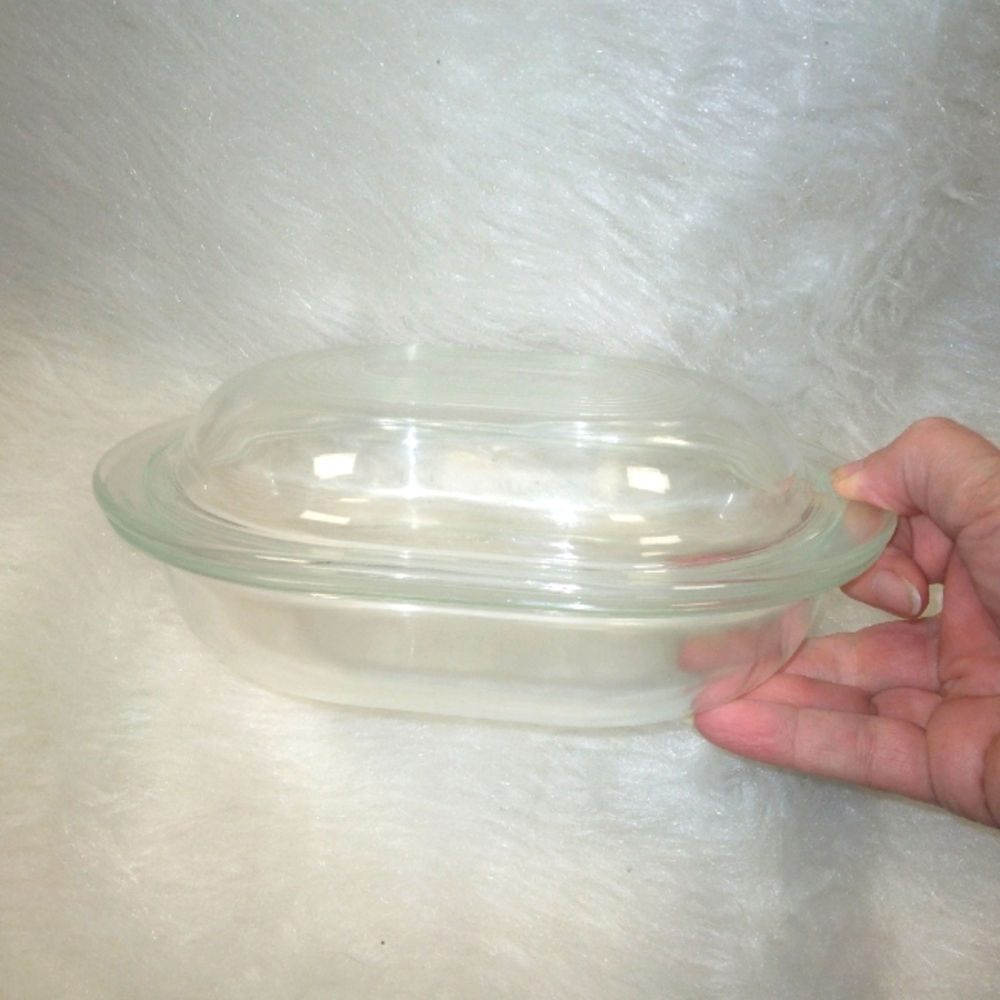 PYREX 602B + 602C, vintage 700ml covered caserol dish with lid